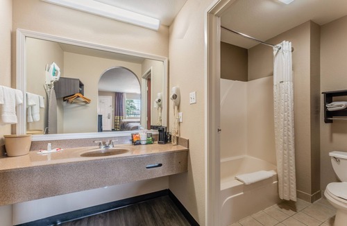 Lake Charles Hotel | Super 8 by Wyndham Lake Charles Northeast