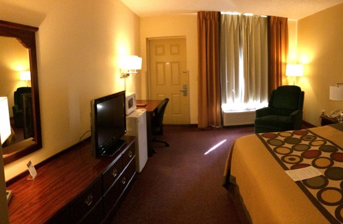 Lamar Heights Hotel | Super 8 by Wyndham Lamar