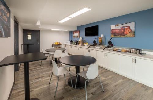 Bonanza Hotel | Super 8 by Wyndham Laredo