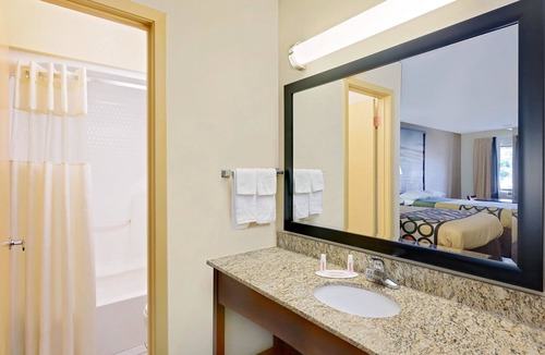 Laurel Hotel | Super 8 by Wyndham Laurel