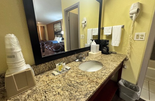 Laurel Hotel | Super 8 by Wyndham Laurel