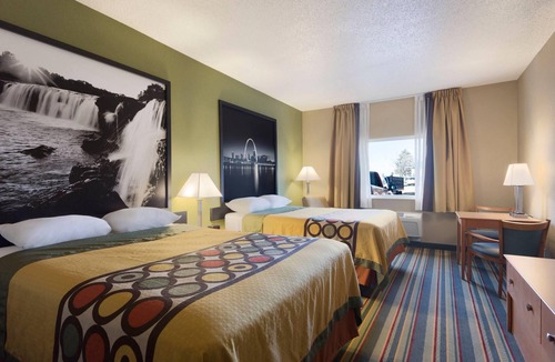 Lee's Summit Hotel | Super 8 by Wyndham Lees Summit