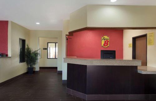 Lee's Summit Hotel | Super 8 by Wyndham Lees Summit