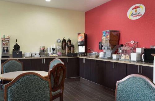 Lee's Summit Hotel | Super 8 by Wyndham Lees Summit