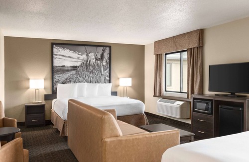 Lincoln Hotel | Super 8 by Wyndham Lincoln North