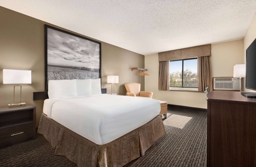 Lincoln Hotel | Super 8 by Wyndham Lincoln North