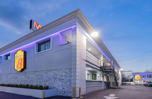 Lindenhurst Hotel | Super 8 by Wyndham Lindenhurst