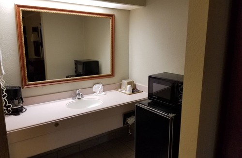 Longview Hotel | Super 8 by Wyndham Longview/North