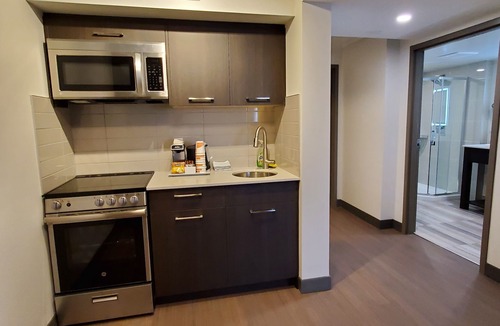 Southwest Calgary Hotel | Super 8 by Wyndham Macleod Trail Calgary