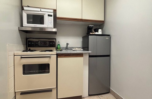 Southwest Calgary Hotel | Super 8 by Wyndham Macleod Trail Calgary