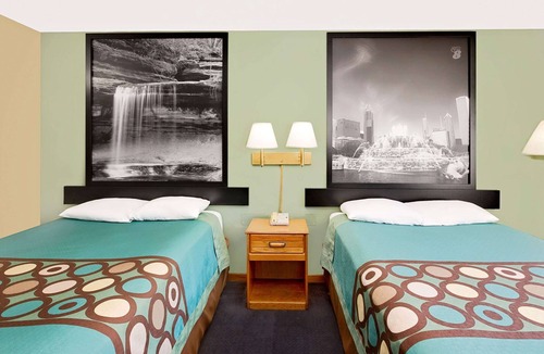 Macomb Hotel | Super 8 by Wyndham Macomb