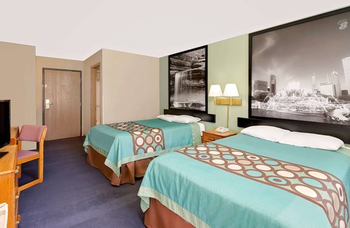 Macomb Hotel | Super 8 by Wyndham Macomb