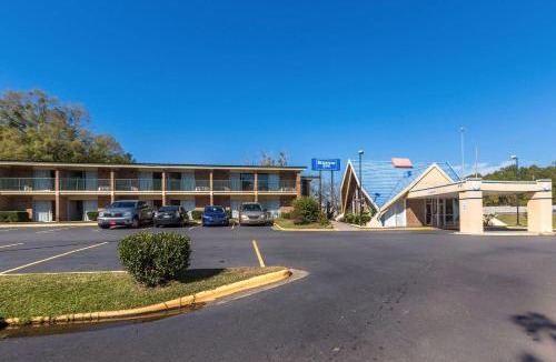 Macon Hotel | Super 8 by Wyndham Macon GA