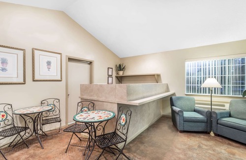 Madison Hotel | Super 8 by Wyndham Madison