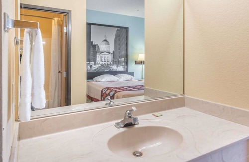 Martinsville Hotel | Super 8 by Wyndham Martinsville