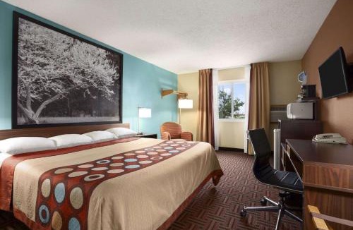 Marion Hotel | Super 8 by Wyndham Marion