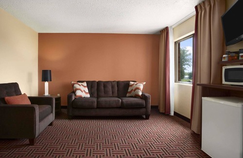 Marion Hotel | Super 8 by Wyndham Marion