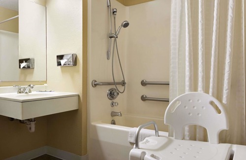 Marion Hotel | Super 8 by Wyndham Marion