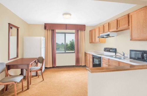 Marshalltown Hotel | Super 8 by Wyndham Marshalltown