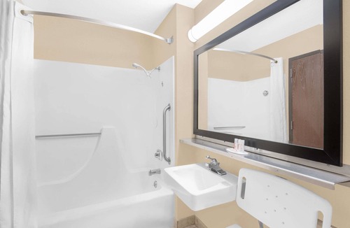 Marshalltown Hotel | Super 8 by Wyndham Marshalltown