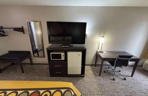 Marshall Hotel | Super 8 by Wyndham Marshall