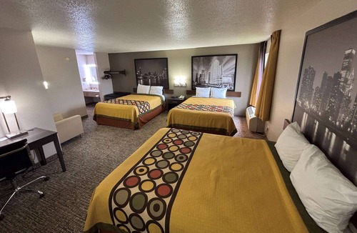 Marshall Hotel | Super 8 by Wyndham Marshall
