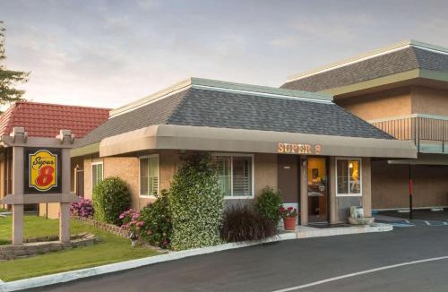 Martinez Hotel | Super 8 by Wyndham Martinez