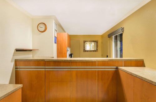 Martinez Hotel | Super 8 by Wyndham Martinez