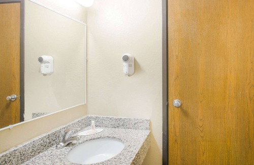 Massena Hotel | Super 8 by Wyndham Massena NY