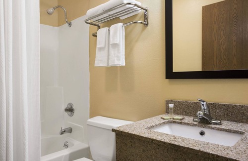 Mattoon Hotel | Super 8 by Wyndham Mattoon