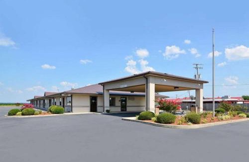 McGehee Hotel | Super 8 by Wyndham McGehee