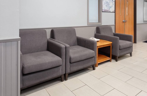 McHenry Hotel | Super 8 by Wyndham McHenry/Fox Lake Area