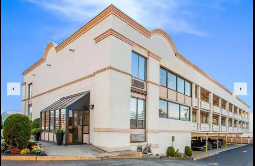 Carlstadt Hotel | Super 8 by Wyndham Meadowlands