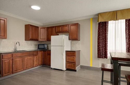 Carlstadt Hotel | Super 8 by Wyndham Meadowlands