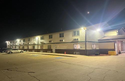 Mendota Hotel | Super 8 by Wyndham Mendota I-39