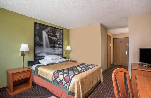 Mendota Hotel | Super 8 by Wyndham Mendota I-39