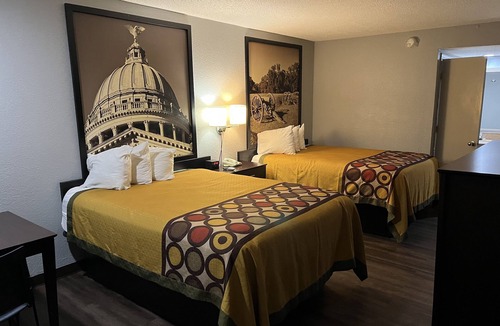 Meridian Hotel | Super 8 by Wyndham Meridian