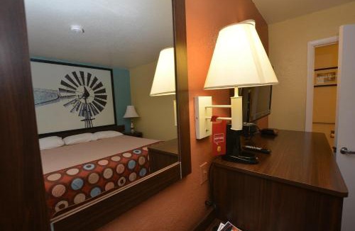 Midwest City Hotel | Super 8 by Wyndham Midwest City OK