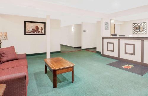 Scotchtown Hotel | Super 8 by Wyndham Middletown