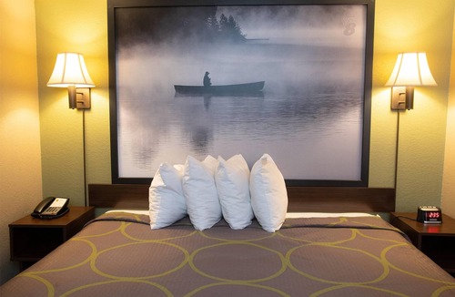 Gateway Hotel | Super 8 by Wyndham Mississauga