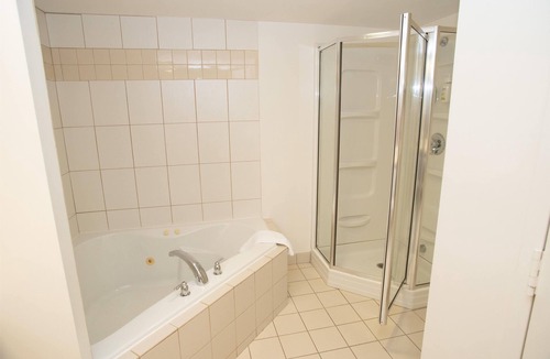 Gateway Hotel | Super 8 by Wyndham Mississauga