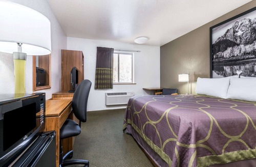 Grant Creek Hotel | Super 8 by Wyndham Missoula/Reserve St.