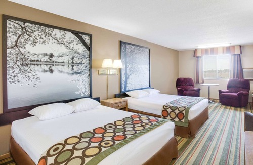 Mitchell Hotel | Super 8 by Wyndham Mitchell