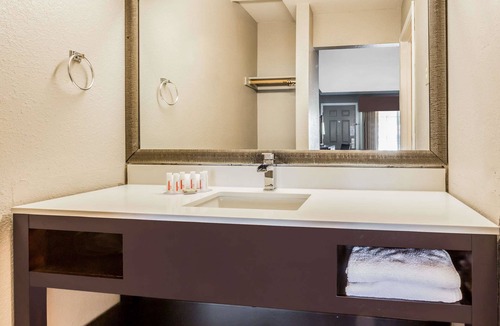 Shoreline West Hotel | Super 8 by Wyndham Mountain View