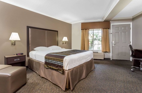 Shoreline West Hotel | Super 8 by Wyndham Mountain View