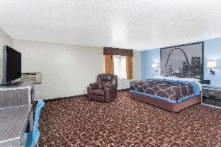 Moberly Hotel | Super 8 by Wyndham Moberly MO