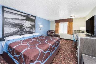 Moberly Hotel | Super 8 by Wyndham Moberly MO