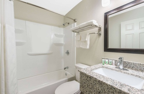 Moberly Hotel | Super 8 by Wyndham Moberly MO