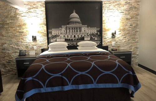 Moberly Hotel | Super 8 by Wyndham Moberly MO