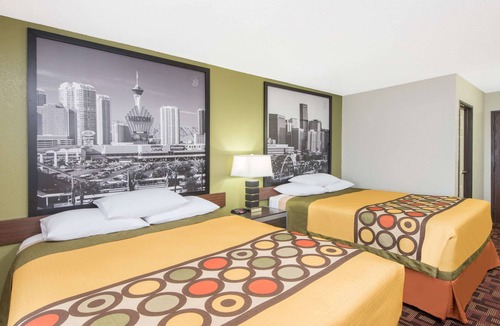 Moberly Hotel | Super 8 by Wyndham Moberly MO